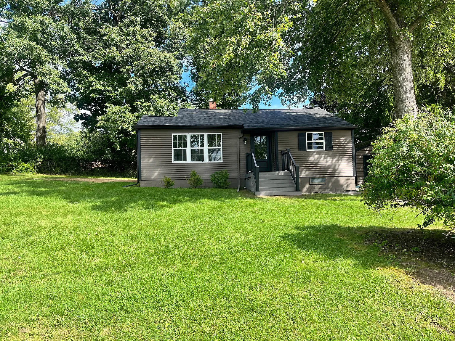 2 bed, 902 sqft, $2,300 — Photo 1
