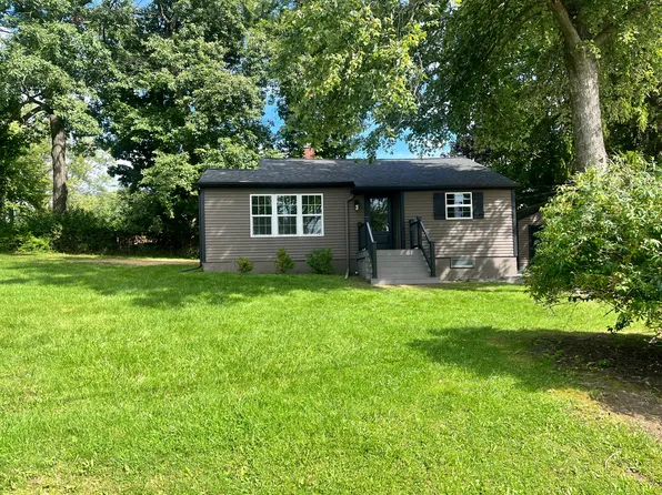 4865 Lockhart St, West Bloomfield, MI 48323