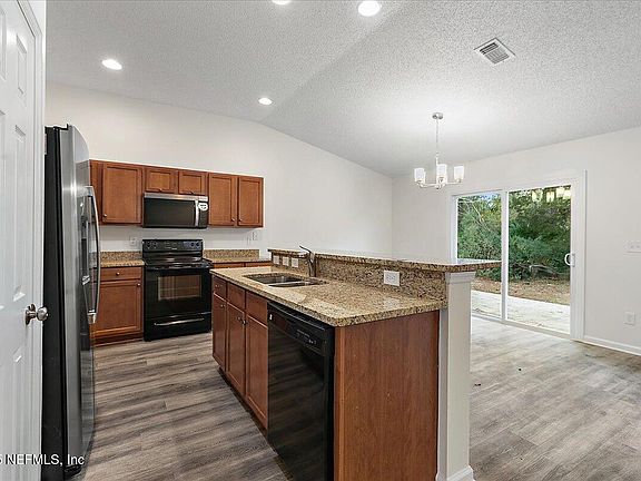 5th image of 1107 AUTUMN POINT Court