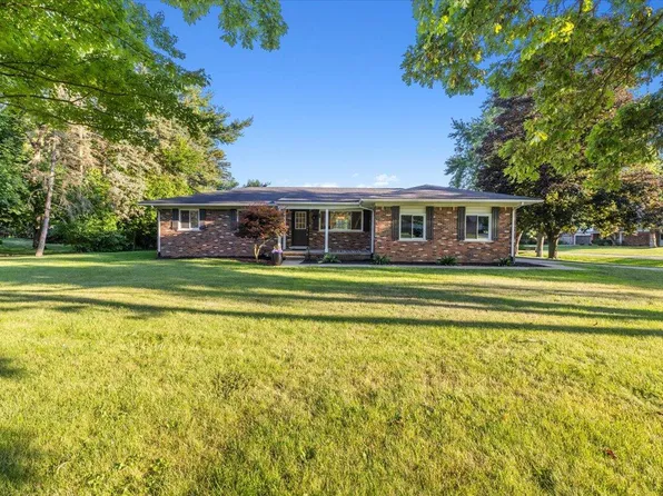 8572 Lee Rd, Brighton, MI 48116