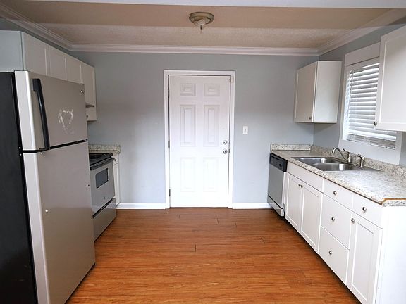 3rd image of 817 Lilly St APT B
