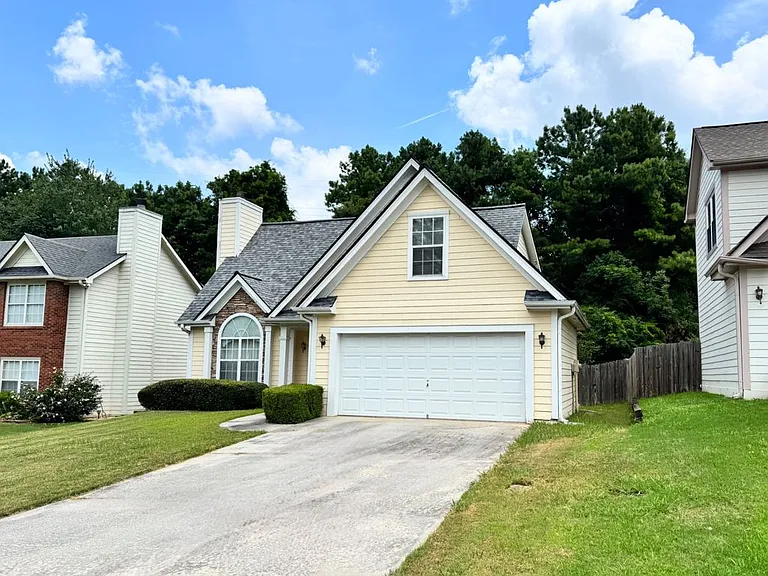 2025 Baramore Oaks Dr — Photo 1