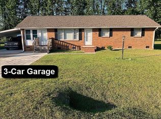 403 Newsome Dr, Cheraw, SC 29520