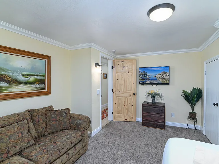 465 Kent Way — Photo 23