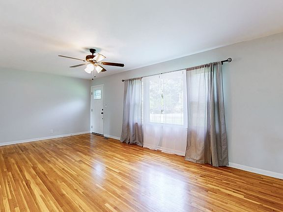 3rd image of 405 Andrew Dr
