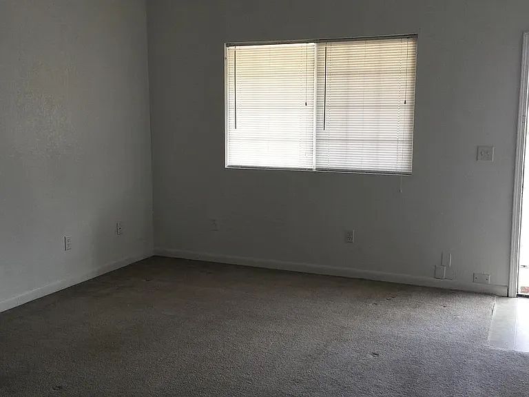 401 W Park St #1 — Photo 5