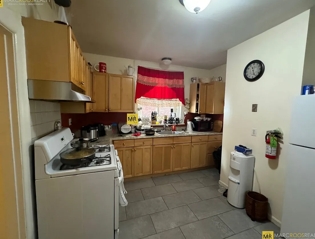 2 bed, 9999 sqft, $3,000 — Photo 1