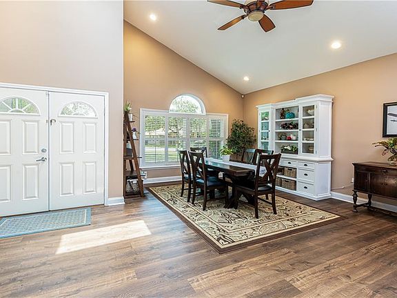 4th image of 1555 S Lyons Ct
