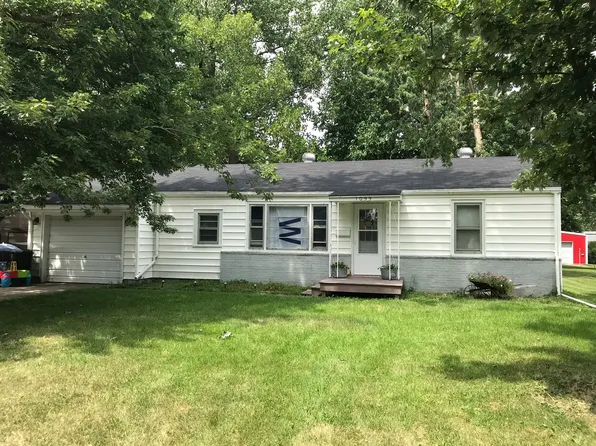 1055 Roselawn Dr, Paxton, IL 60957