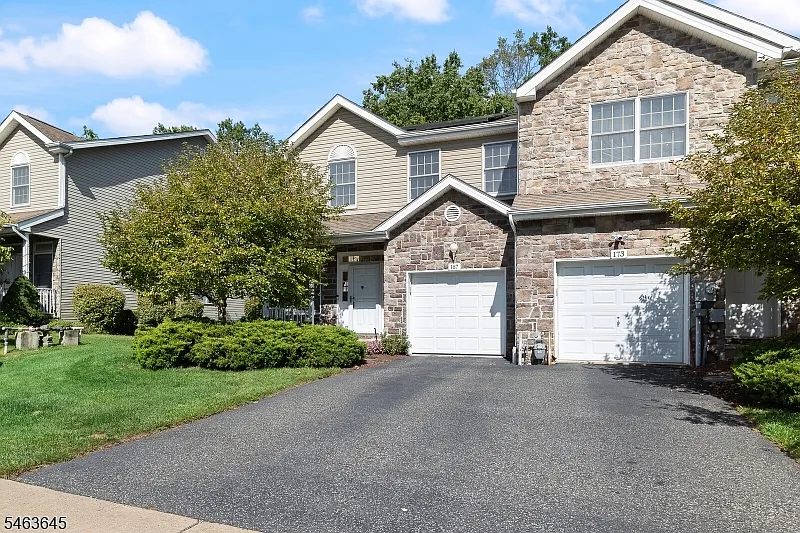3 bed, 3.5 bath, 1892 sqft, $4,151 — Photo 4