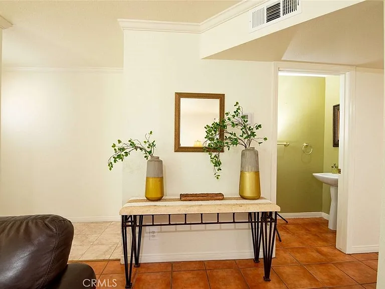 7310 Balboa Blvd #F — Photo 7