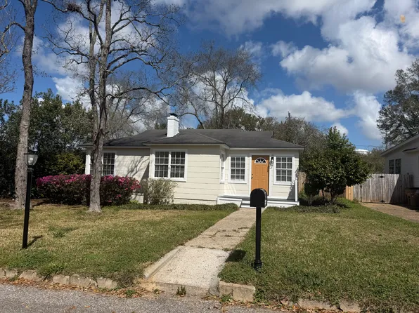 28 Hathaway Rd S, Mobile, AL 36608