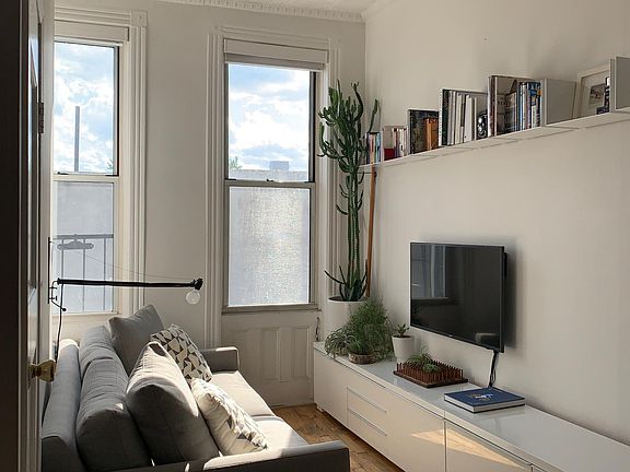 3rd image of 404 Onderdonk Ave APT 2R