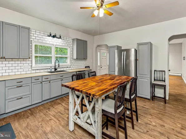 480 N Main St, Clayton, NJ 08312