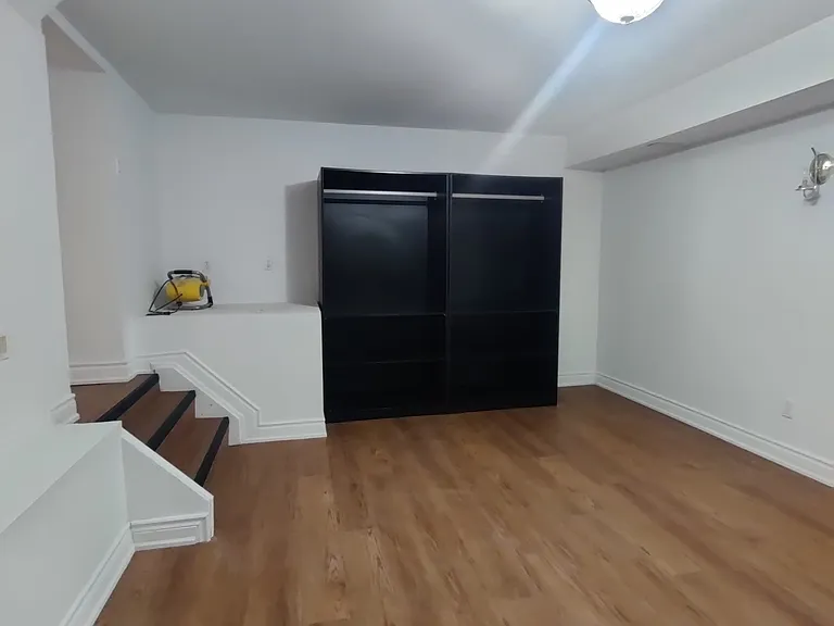 56 Snowball Cres #BASEMENT — Photo 7