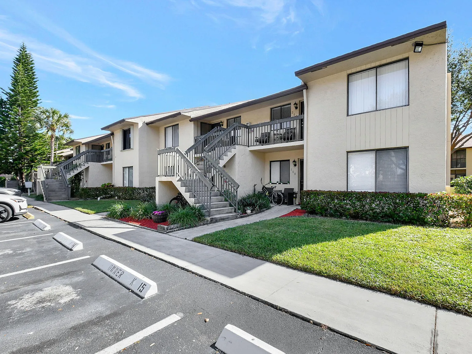 2 bed, 2.0 bath, 950 sqft, $2,250 — Photo 1