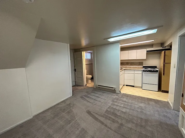 Apartments available in a highly desirable University District location! — Photo 33