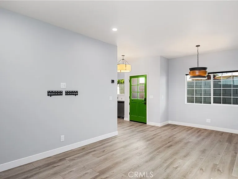 727 E Myrtle Ave #B — Photo 8