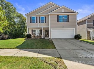 5813 Sanders Farm Ln, Charlotte, NC 28216