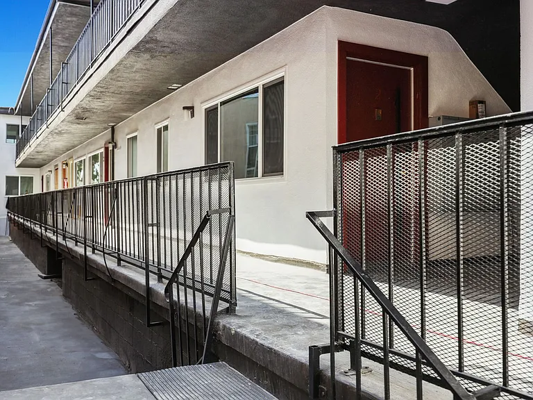 111 N Normandie Ave — Photo 9