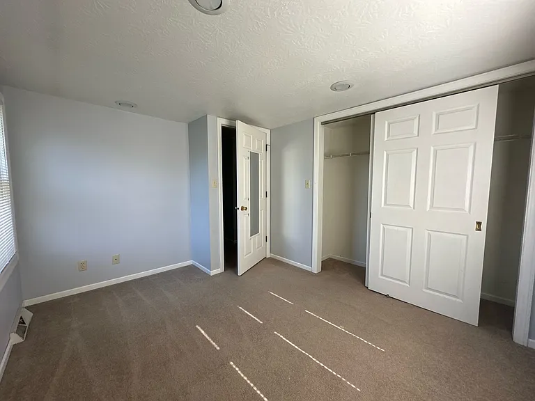 1444 Hyde Park Ave — Photo 23