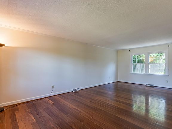 2nd image of 2405 Camelot Cir