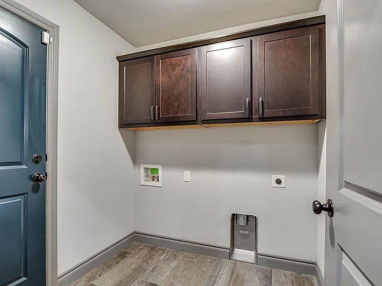6133 Oxnard St — Photo 21