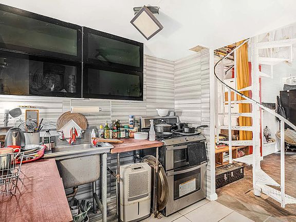 5th image of 118 Suffolk St APT 2C