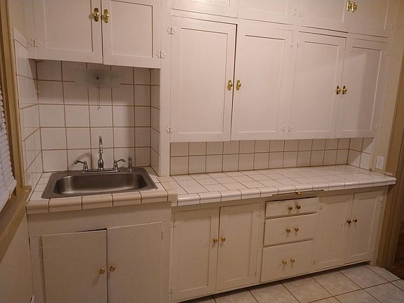 5th image of 247 W Linden Ave