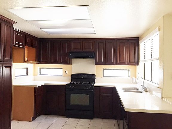 3rd image of 1423 Stardust Dr