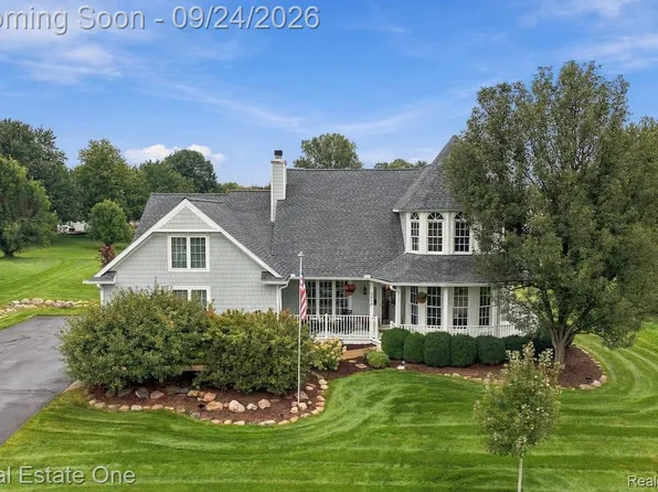 3618 Lakewood Shores Dr, Howell, MI 48843