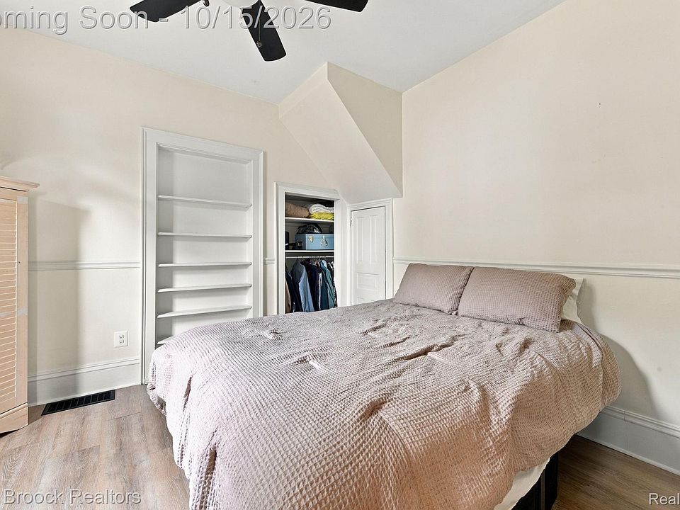704 E Washington St, photo 15