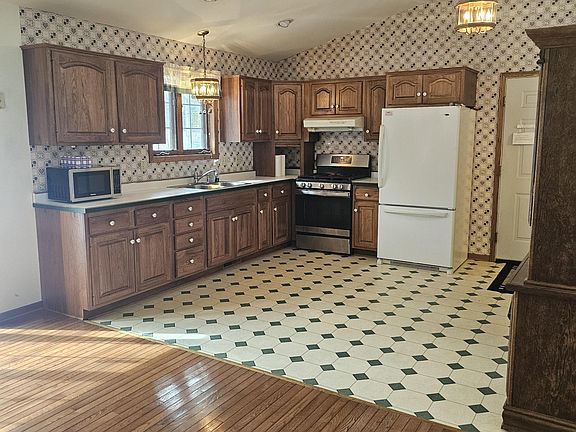 2nd image of 4368 Wildwood Dr