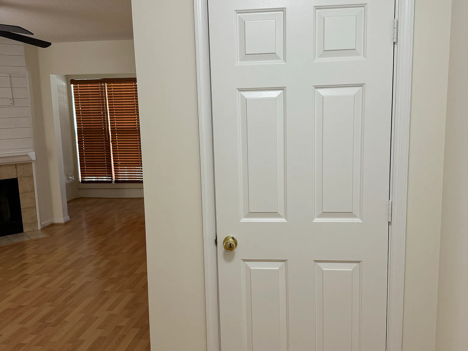 2 bed, 940 sqft, $2,300 — Photo 3