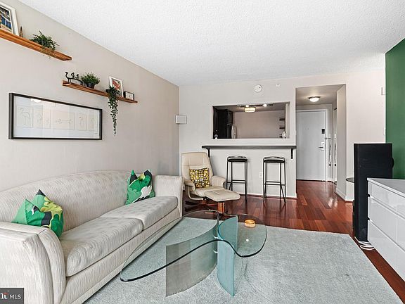 3rd image of 2001 Hamilton St APT 922