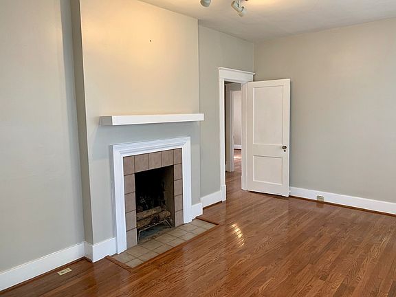 2nd image of 2505 Essex Pl