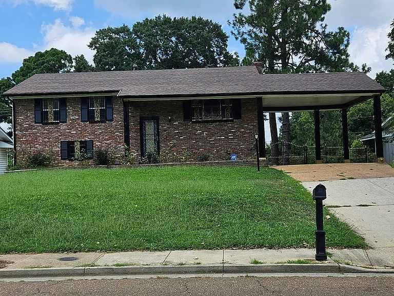 840 W Shelby Dr — Photo 1
