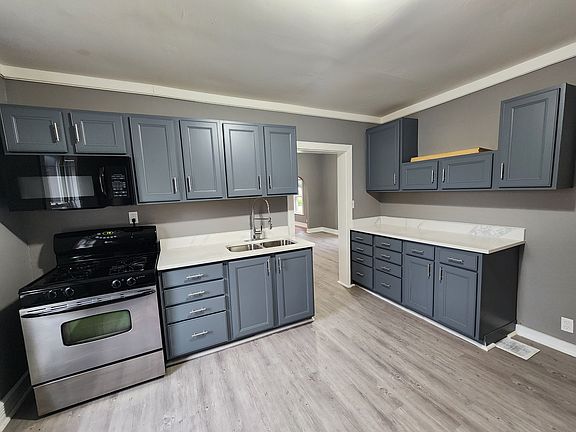 3rd image of 605 N Monroe St