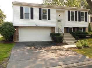 671 Sand Creek Dr, Carol Stream, IL