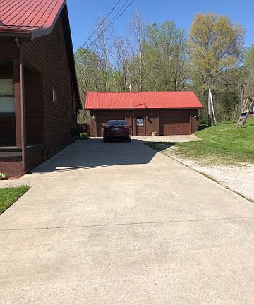 2nd image of 913 Marion Pike