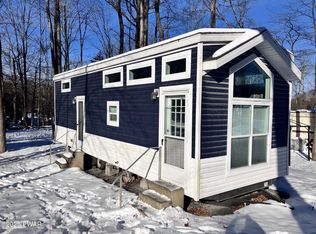 106 Village Dr W, Milford, PA