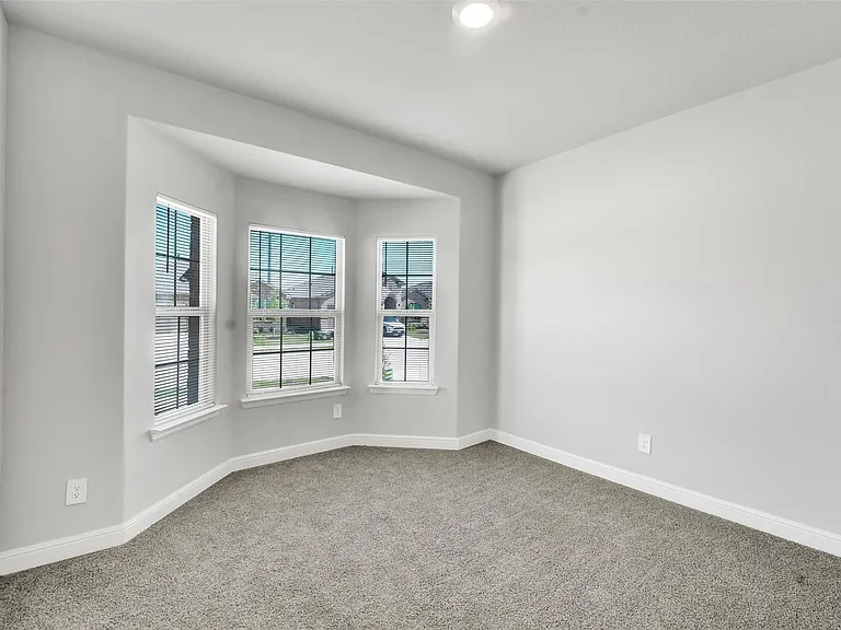1012 Southwark Dr — Photo 17