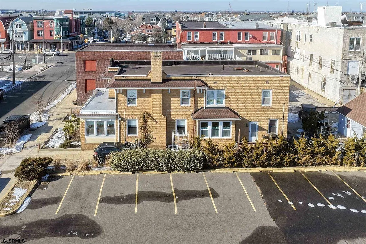 2 bed, 2.0 bath, $2,700 — Photo 2