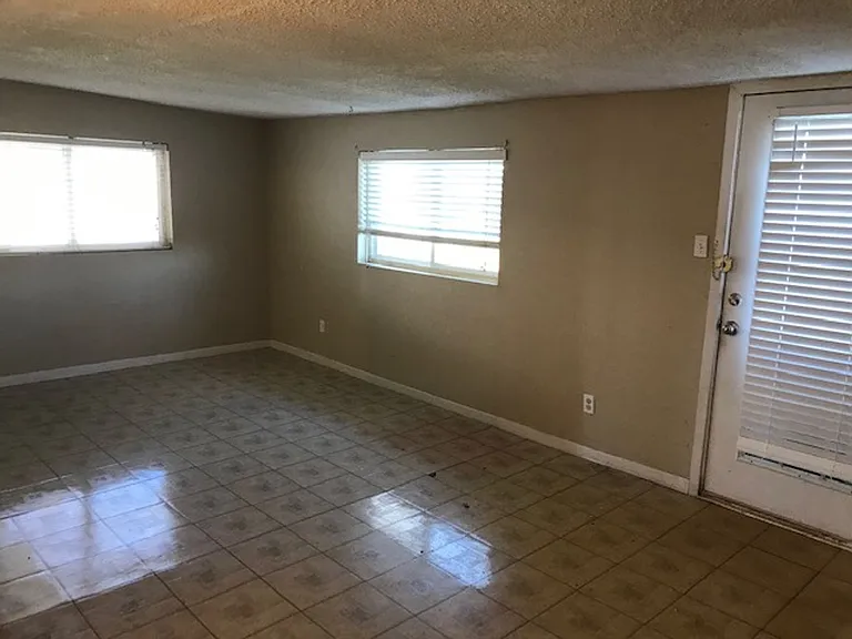 5234 Burbank Dr — Photo 9