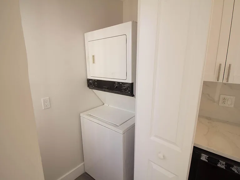 223 SE 11th Ave #223 — Photo 6