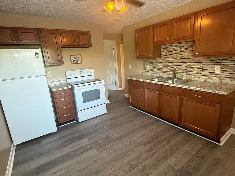 6631 Gracely Dr — Photo 3