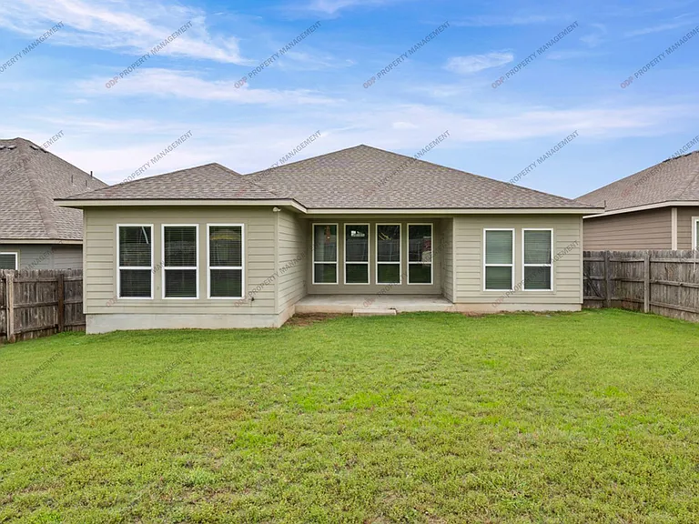 5620 Blackstone Dr — Photo 24