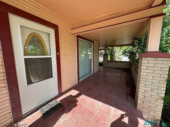 4th image of 210 W Blodgett St