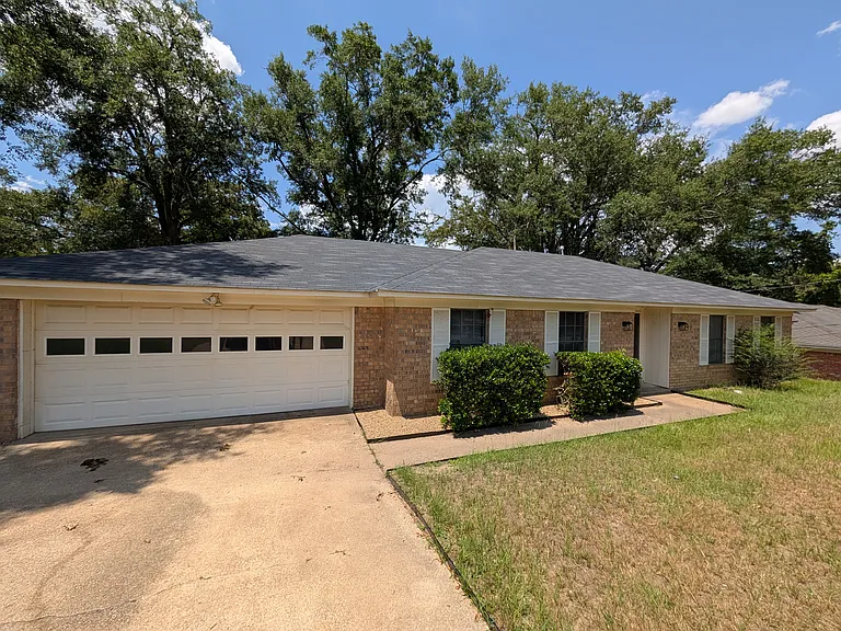 403 W Heritage Dr — Photo 2