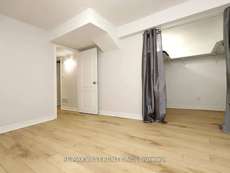 5453 Festival Dr #BASEMENT — Photo 10